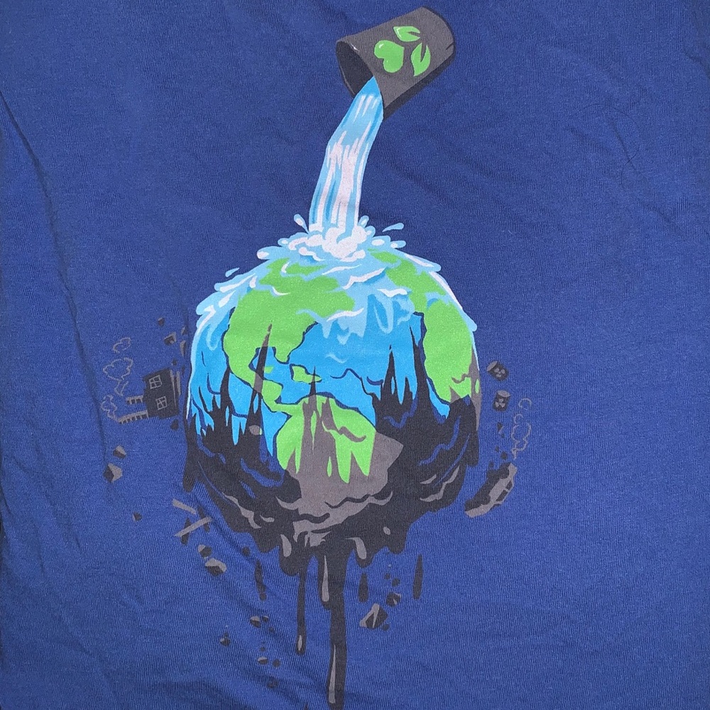 American apparel graphic tee  ( 2 for 8$ )